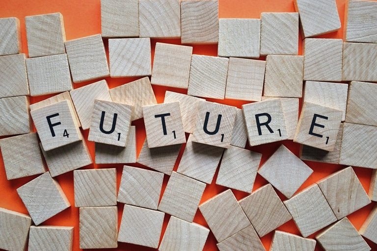 Scrabble Spielsteine bilden das Wort "Future"